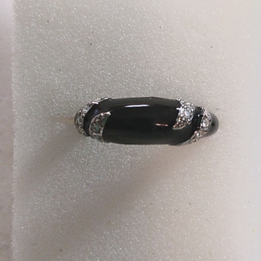 AVON EUC Faux Onyx & Faux Diamond Ring